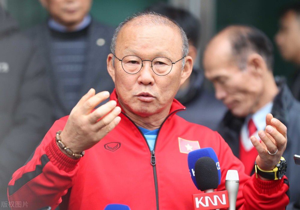 红极一时的超人剧男主角铁男（陈柏霖 饰）因为收视率下滑严重，和他的怪兽搭当（邱彦翔 饰）一路，遭新任电视台董事长苏盈盈（郭雪芙 饰）换角，歌手FACE（敖犬 饰）成为新世代超人，而铁男则刹时酿成下岗屌丝，就连送到本身眼前的女神化装师静芬（陈庭萱 饰），他都损失了推倒的勇气为改变近况，他不但接了一堆近似路人乙的脚色，乃至连超人主题AV都来者不拒，终究在转战电视购物时，铁男下岗再就业打开了事业第二春，固然，就推倒女神这件事，这位掉业超人还需要更多勇气来实现……